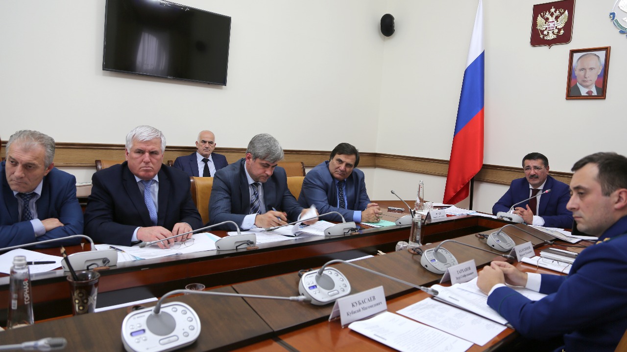 Обсуждены вопросы по улучшению ситуации в сфере топливно-энергетического комплекса Дагестана